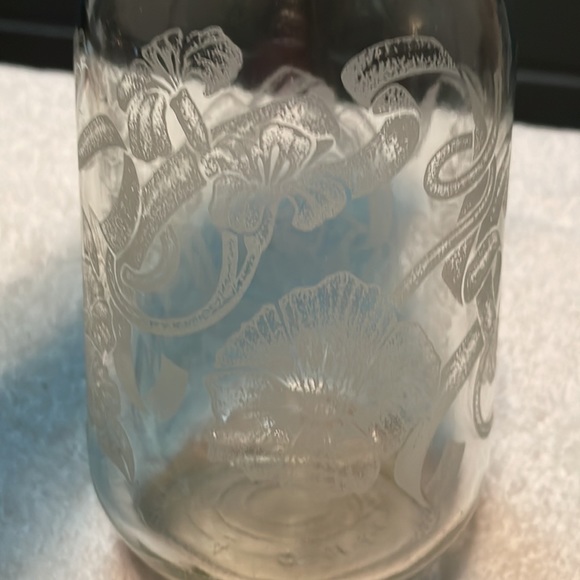 Vintage Paul Masson since 1852 etched glass wine decanter, pitcher carafe - Picture 3 of 9